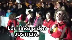Omar García de Ayotzinapa, ayer en el Zócalo. #YaMeCansé. #SOSporMéxico.
