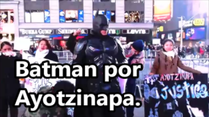 Batman protesta para exigir justicia por Ayotzinapa con los mexicanos en NYC. #YaMeCansé14.