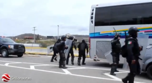 Normalistas y Policías se enfrentan en la carretera Chilpancingo-Tixtla