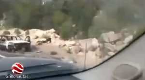Autos incendiados y cadáveres tirados en carretera de la Sierra de Chihuahua