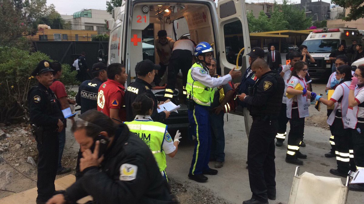 7 muertos y diez heridos en el derrumbe de una obra en la capital (video)