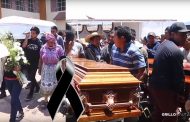 Arantepacua sepulta a tres comuneros fallecidos. Repudian a Silvano Aureoles