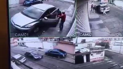 #Videos Roban auto en Ecatepec, la policía los persigue, hiere a dos y mata a una joven de 14 años